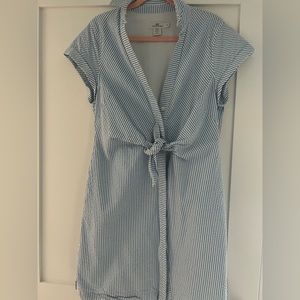 Vineyard Vines size 12 blue seersucker dress